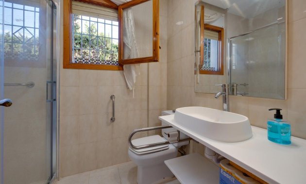 Resale - Villa -
Santa Pola