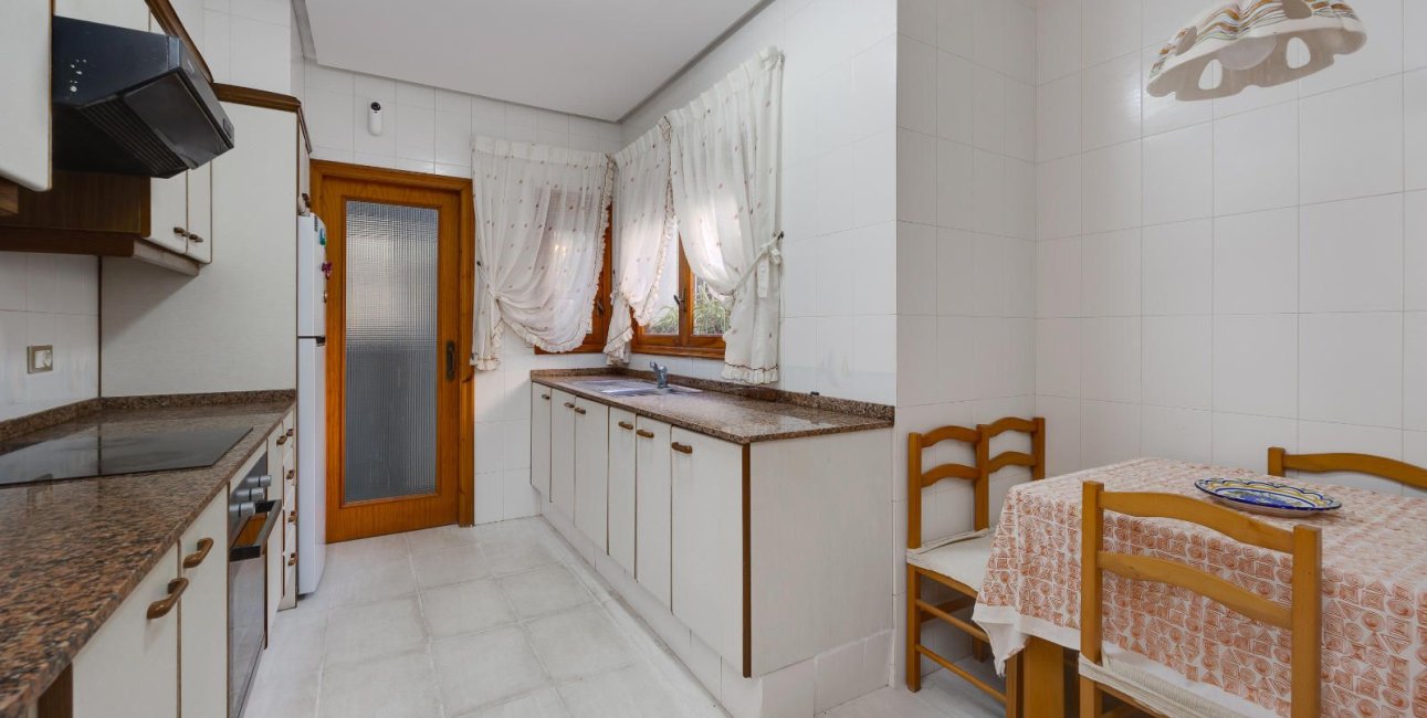 Resale - Villa -
Santa Pola