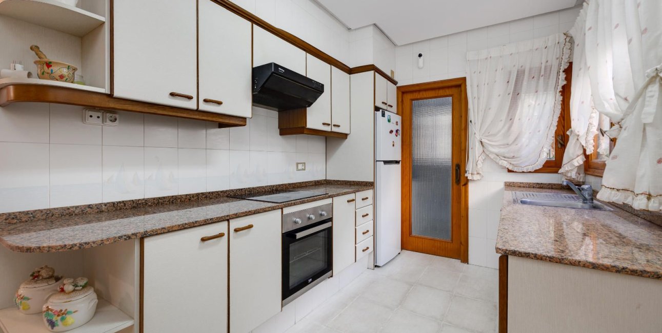 Resale - Villa -
Santa Pola