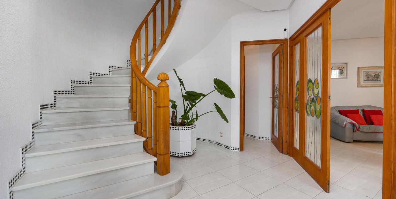 Resale - Villa -
Santa Pola