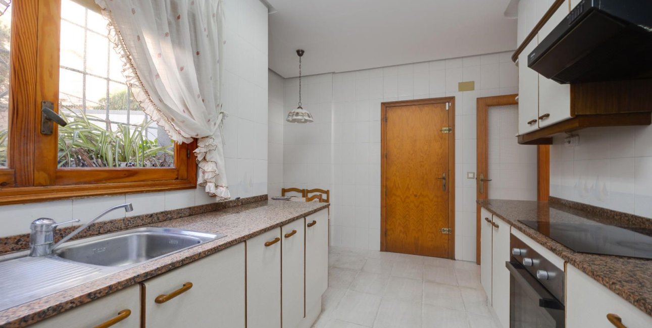 Resale - Villa -
Santa Pola