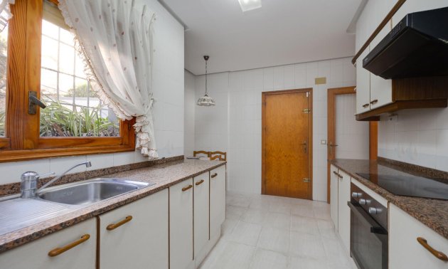 Resale - Villa -
Santa Pola