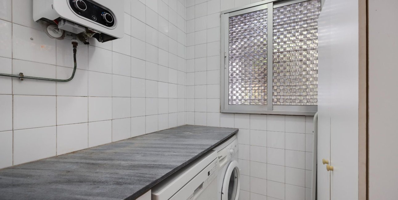 Resale - Villa -
Santa Pola