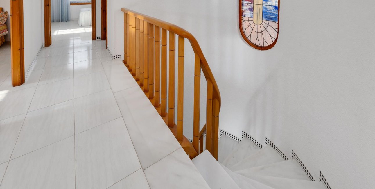 Resale - Villa -
Santa Pola