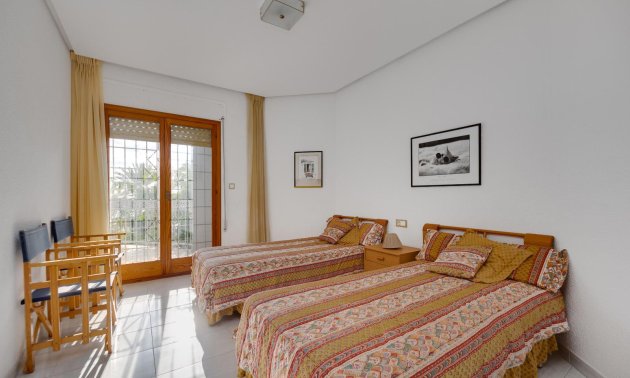 Resale - Villa -
Santa Pola