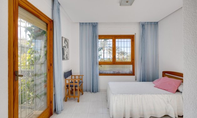 Resale - Villa -
Santa Pola