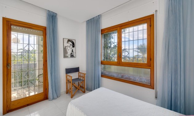 Resale - Villa -
Santa Pola