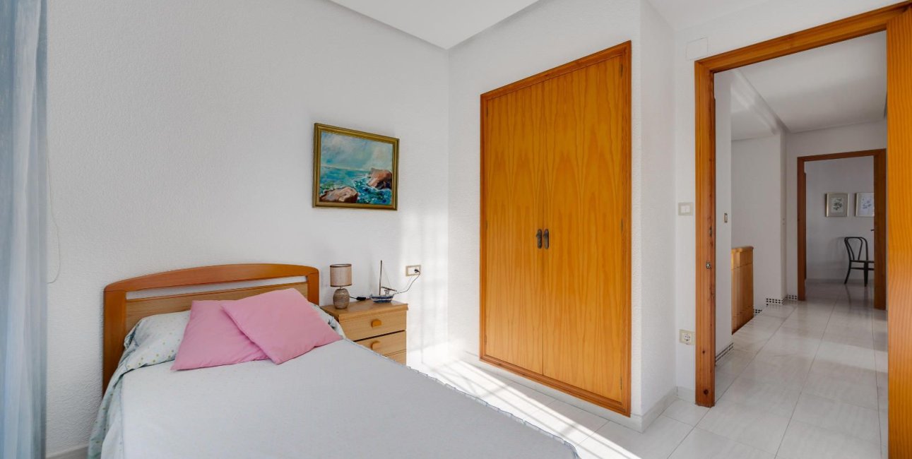 Resale - Villa -
Santa Pola