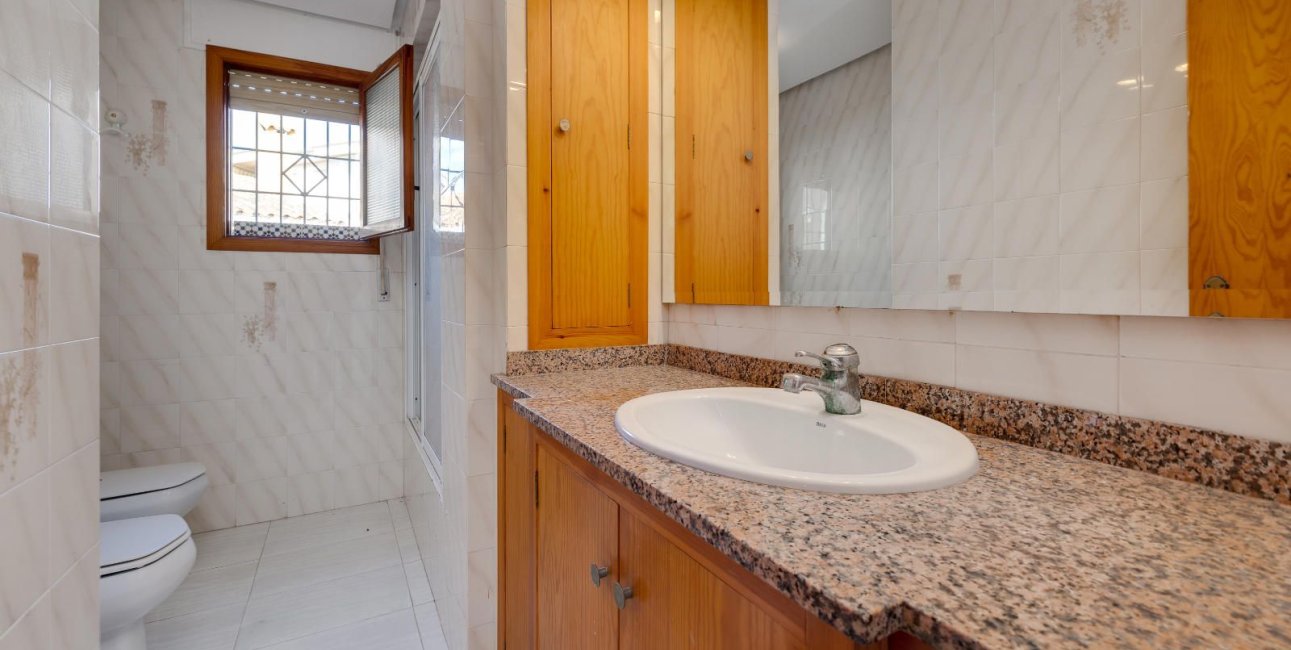 Resale - Villa -
Santa Pola