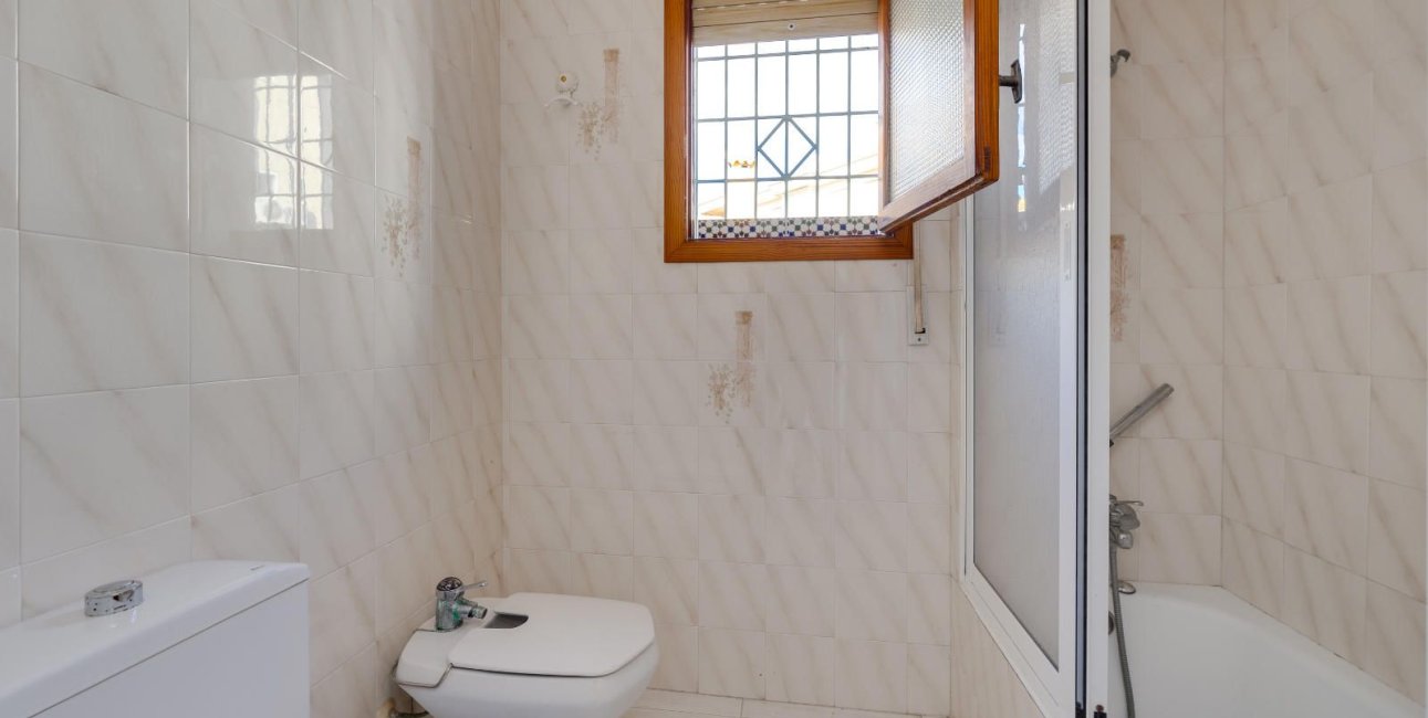 Resale - Villa -
Santa Pola