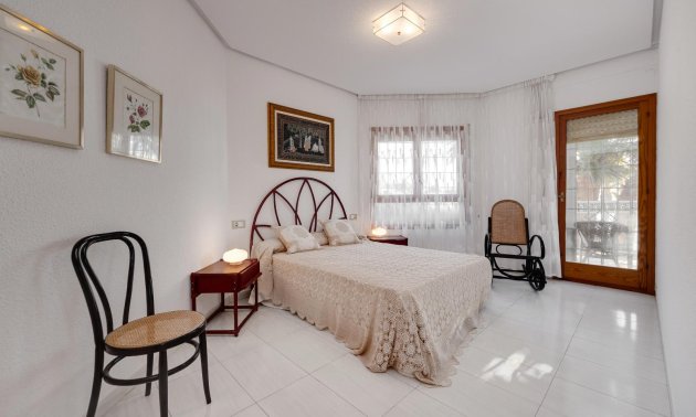Resale - Villa -
Santa Pola