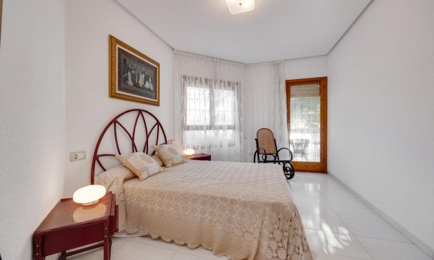 Resale - Villa -
Santa Pola