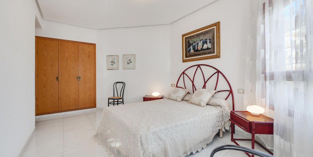 Resale - Villa -
Santa Pola