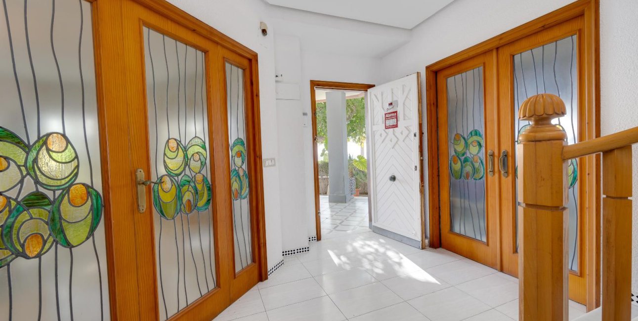 Resale - Villa -
Santa Pola