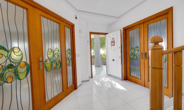 Resale - Villa -
Santa Pola