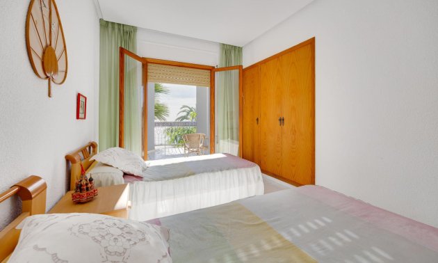 Resale - Villa -
Santa Pola