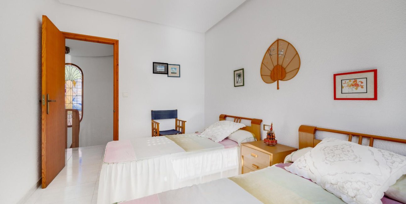 Resale - Villa -
Santa Pola