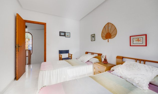 Resale - Villa -
Santa Pola