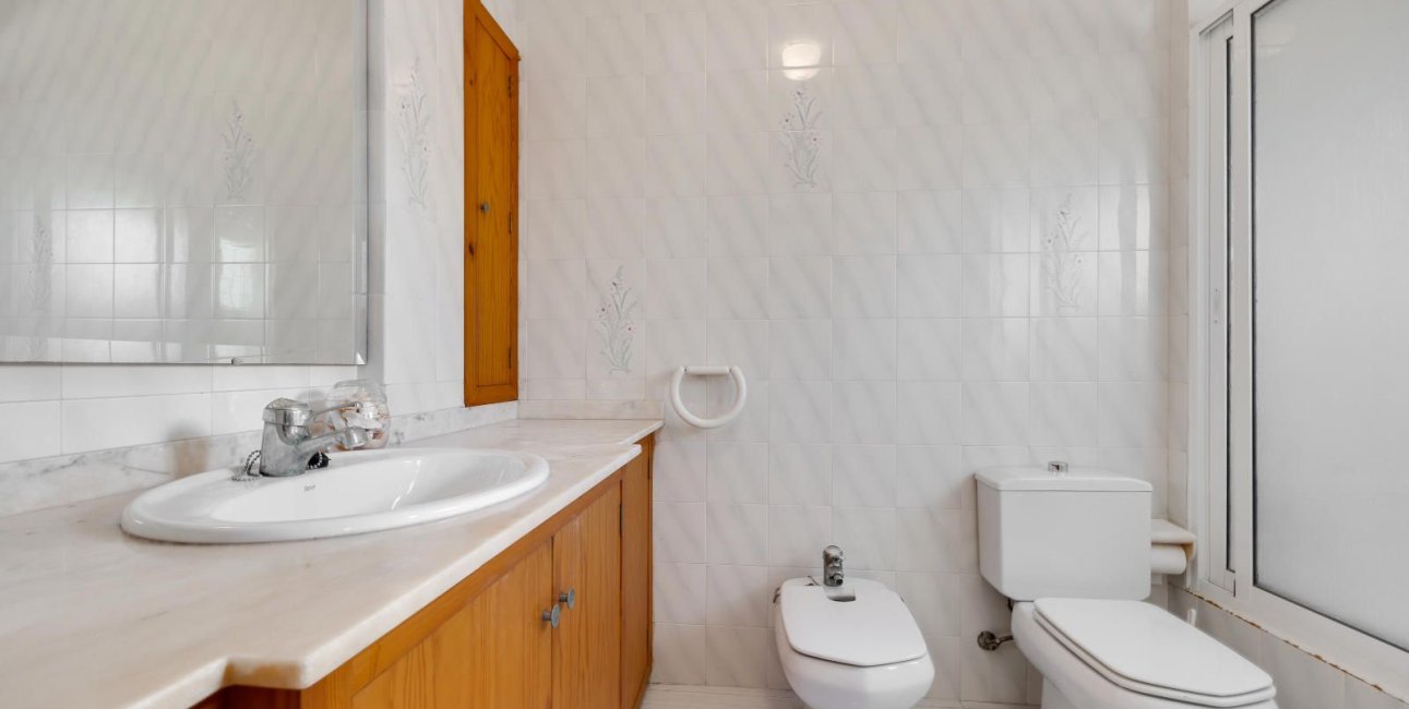 Resale - Villa -
Santa Pola