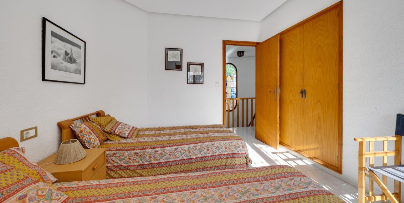 Resale - Villa -
Santa Pola