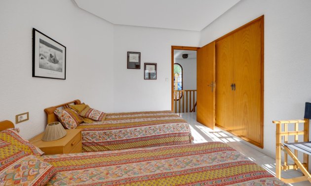 Resale - Villa -
Santa Pola