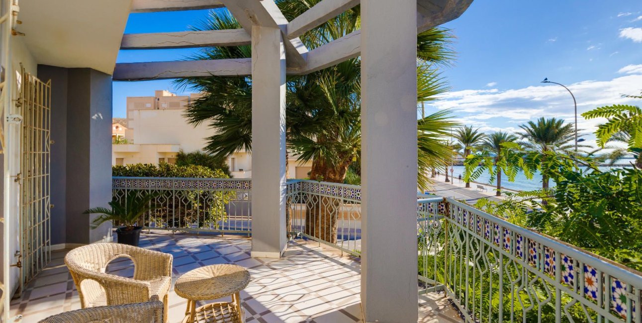 Resale - Villa -
Santa Pola