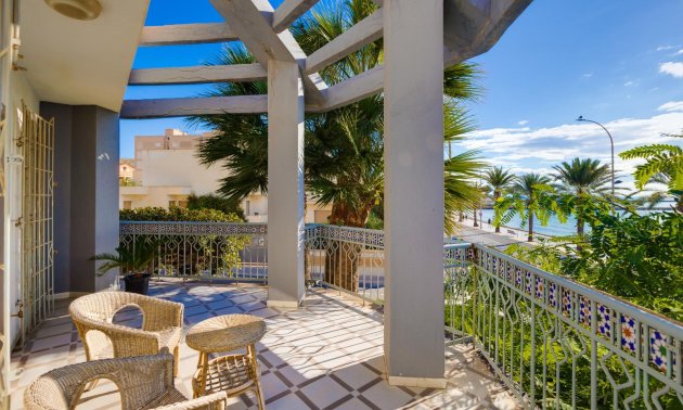 Resale - Villa -
Santa Pola