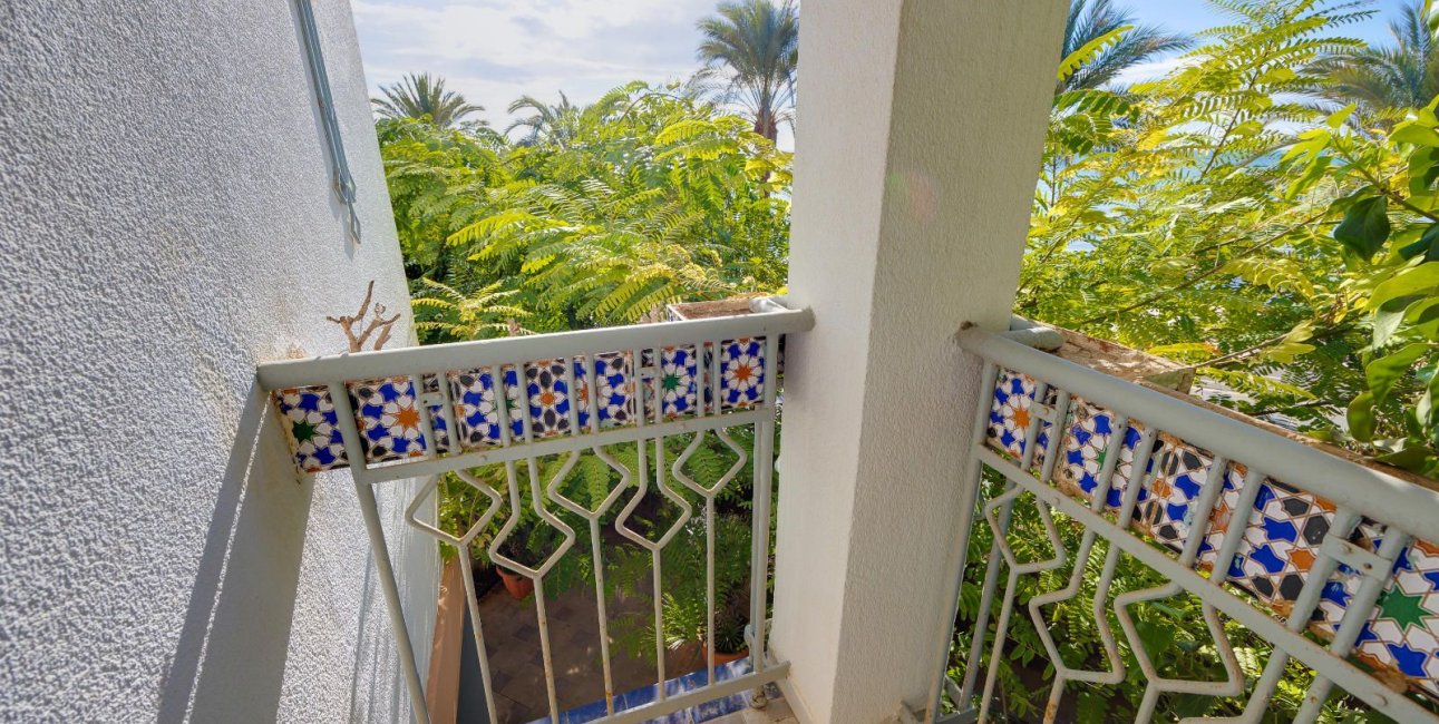 Resale - Villa -
Santa Pola