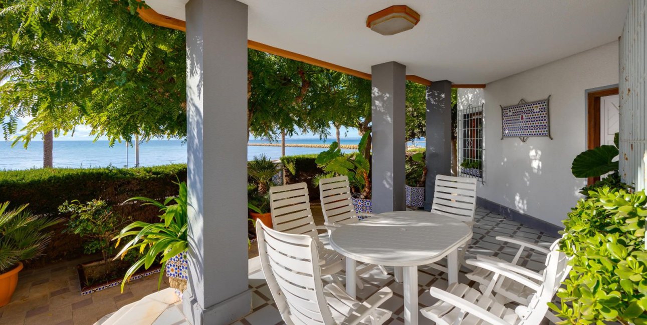 Resale - Villa -
Santa Pola