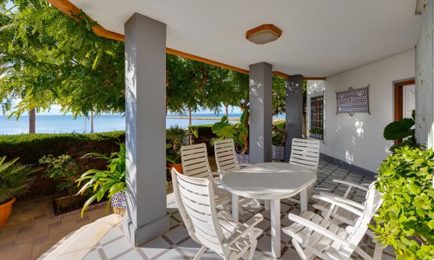 Resale - Villa -
Santa Pola