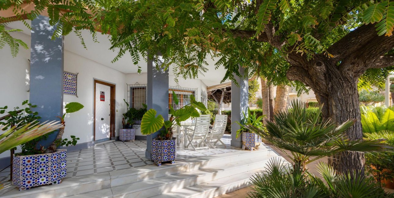 Resale - Villa -
Santa Pola