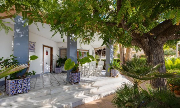 Resale - Villa -
Santa Pola