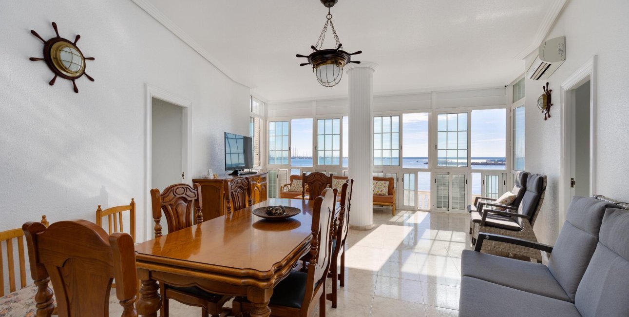 Resale - Apartment / flat -
Torrevieja