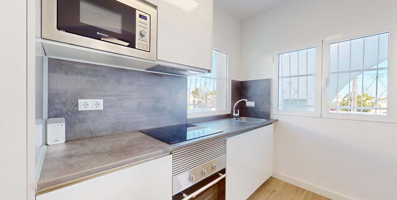 Rynek wtórny - Bungalowy -
San Miguel de Salinas - BLUE LAGOON