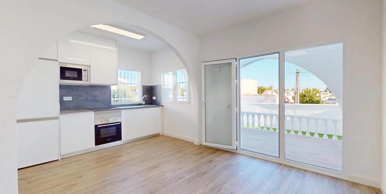 Rynek wtórny - Bungalowy -
San Miguel de Salinas - BLUE LAGOON