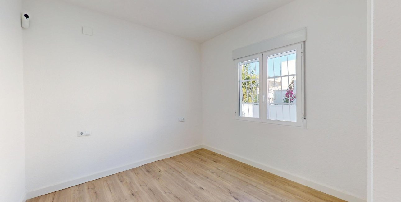 Rynek wtórny - Bungalowy -
San Miguel de Salinas - BLUE LAGOON