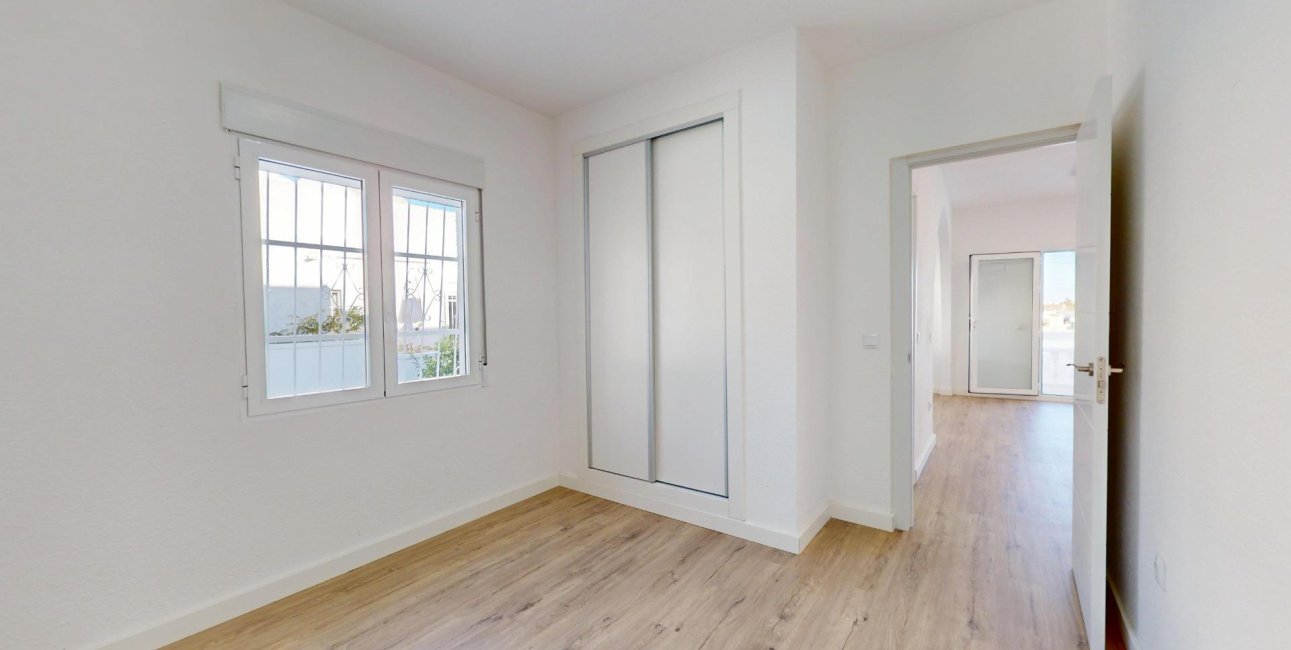 Rynek wtórny - Bungalowy -
San Miguel de Salinas - BLUE LAGOON