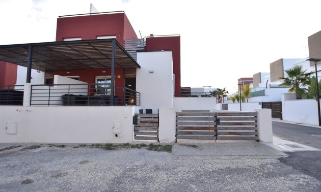 Resale - Townhouse -
Algorfa - La Finca Golf Resort