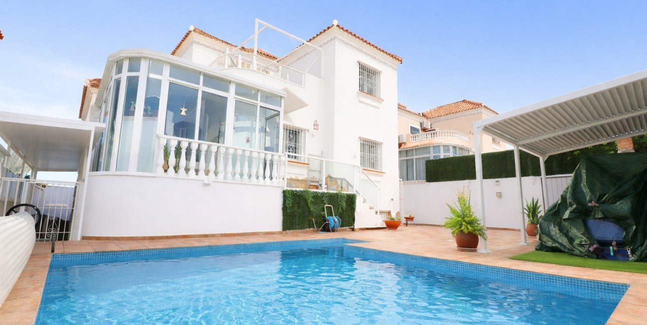 Resale - Villa -
Orihuela Costa - Villamartin