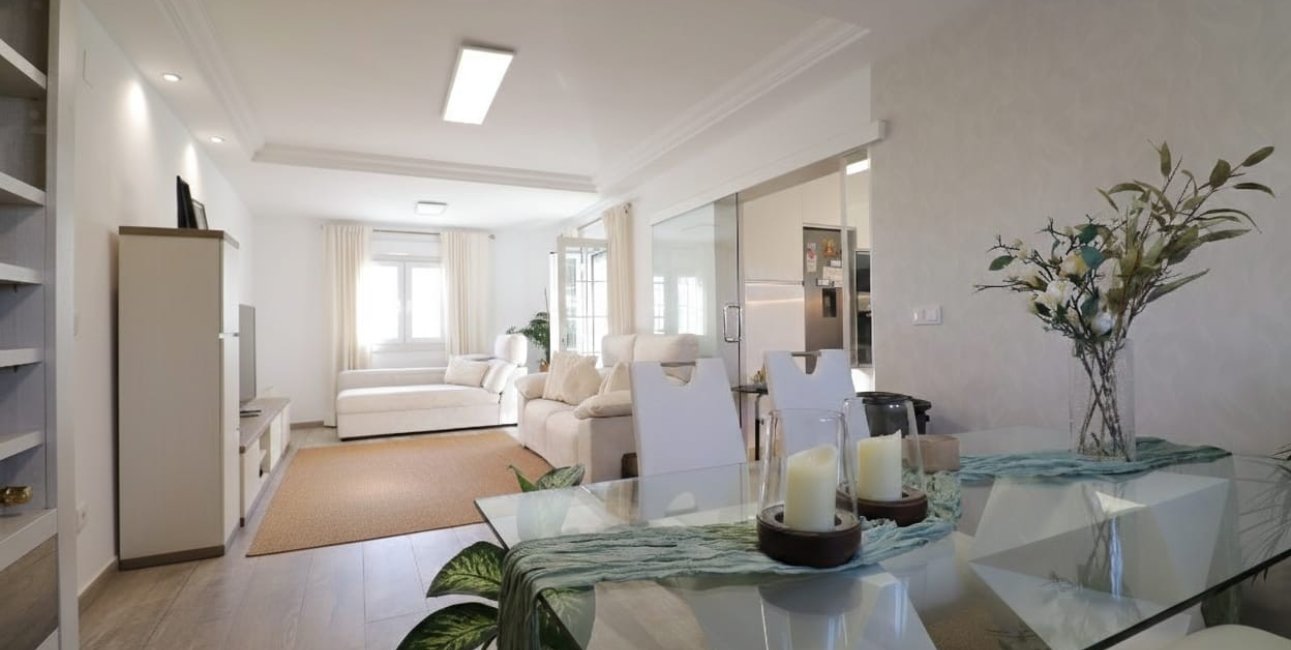 Resale - Villa -
Orihuela Costa - Villamartin