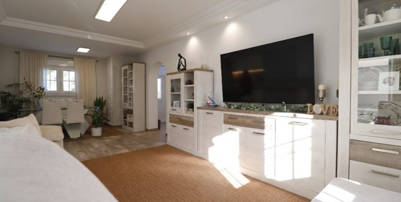 Resale - Villa -
Orihuela Costa - Villamartin