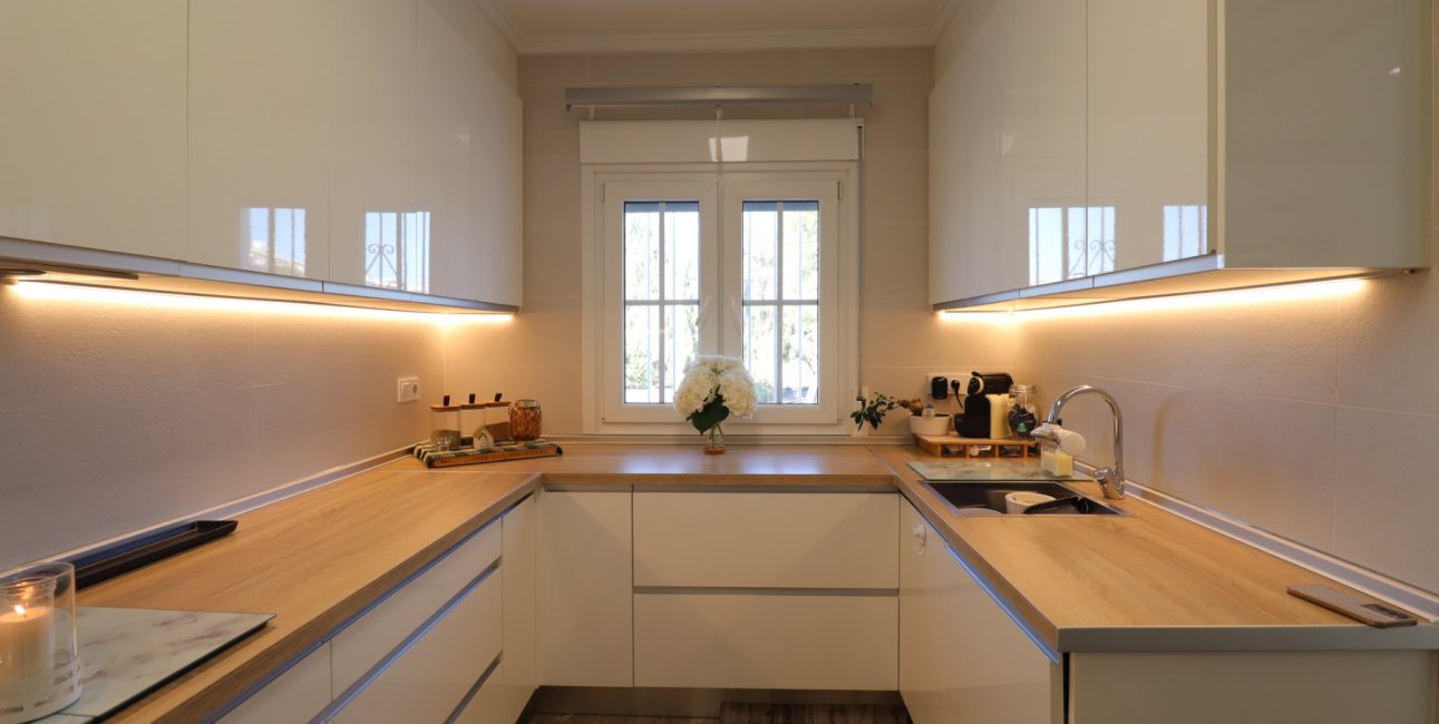 Resale - Villa -
Orihuela Costa - Villamartin