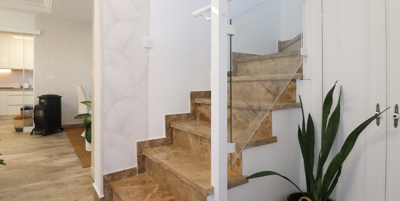 Resale - Villa -
Orihuela Costa - Villamartin