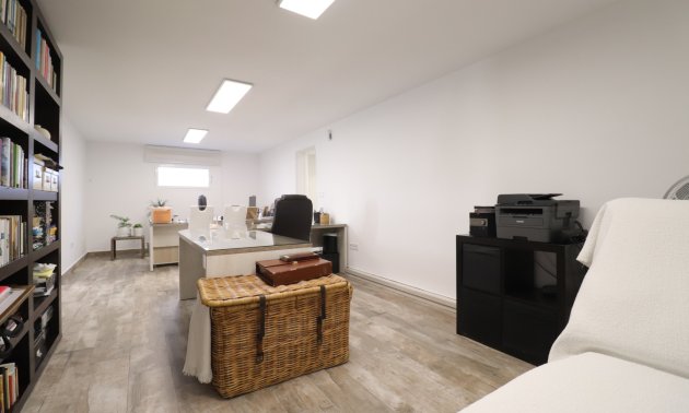 Resale - Villa -
Orihuela Costa - Villamartin