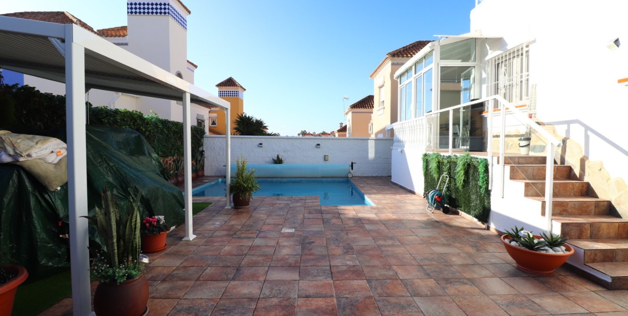 Resale - Villa -
Orihuela Costa - Villamartin