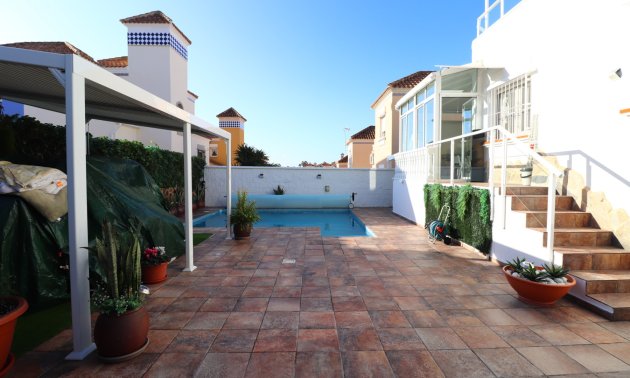 Resale - Villa -
Orihuela Costa - Villamartin
