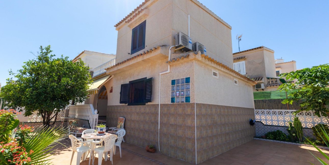 Resale - Villa -
Torrevieja - Torreblanca