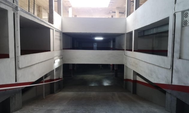 Resale - Garage -
Torrevieja - Estacion de autobuses