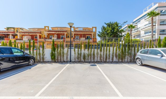 Resale - Apartment / flat -
Orihuela Costa - Villamartin