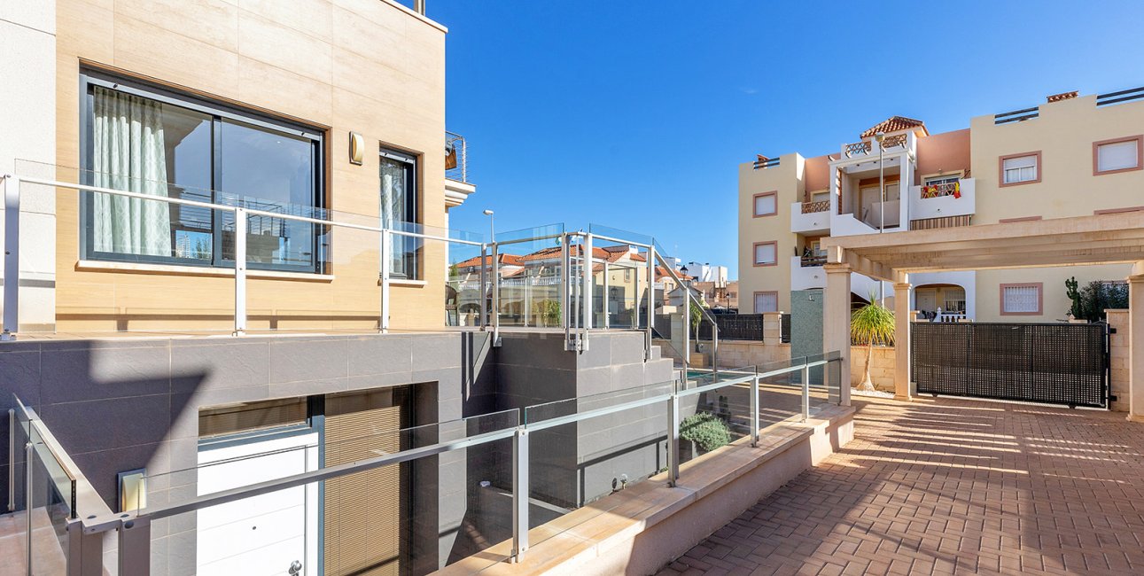 Rynek wtórny - Willa -
Orihuela Costa - La Zenia